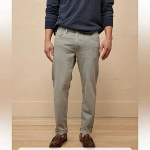 American Eagle men’s slim khaki pants